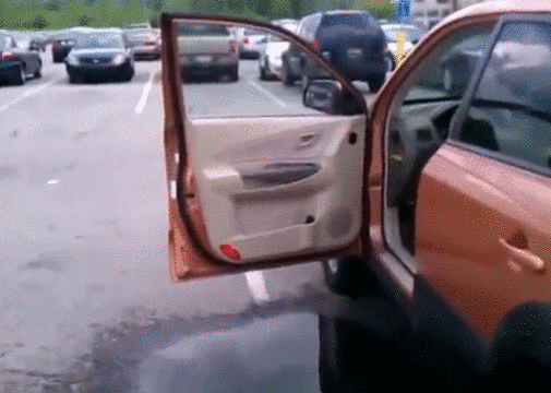 신발에_물_안_묻히려다가_그만.gif