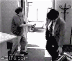 나이를_먹어도_친구_놀리는_거는_재밌지_ㅋㅋ.gif