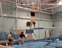 운동_연습하는_사람_앞에_있으면_안되는_이유.gif